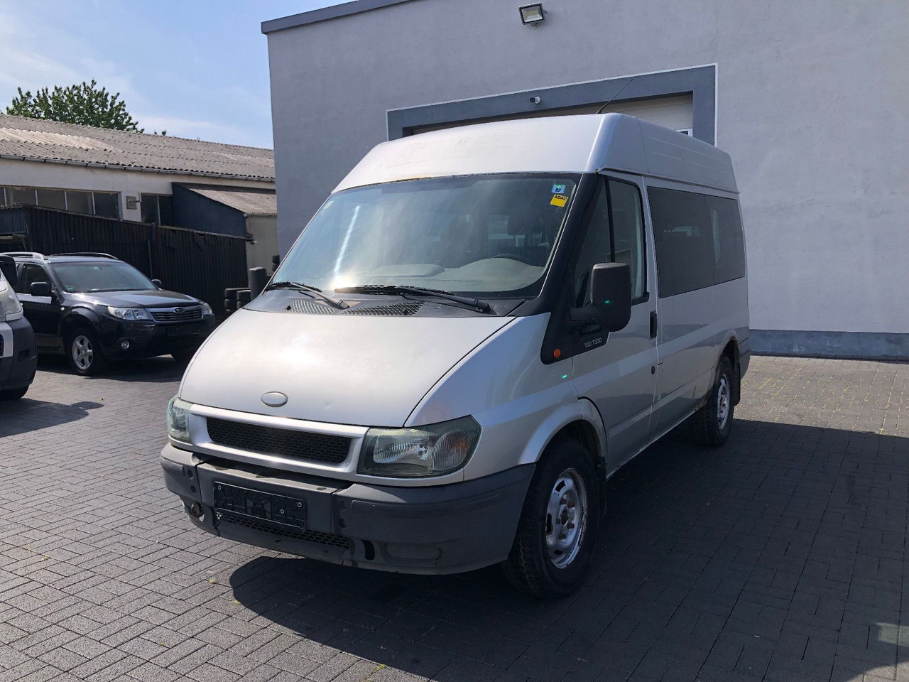 Ford Transit 2.4 TDi, Heckantrieb, 8-Sitzer, Klima - Kisbusz: 1 kép. Ford Transit 2.4 TDi, Heckantrieb, 8-Sitzer, Klima - Kisbusz: 1 kép.