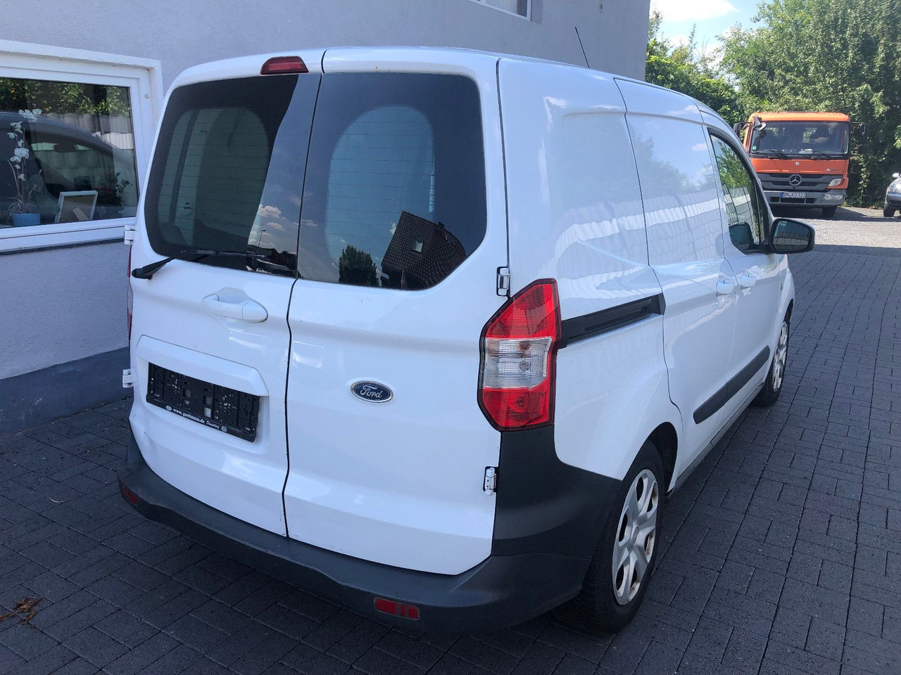 Ford Transit Courier 1.6 TDCi Trend - Kis furgon: 2 kép. Ford Transit Courier 1.6 TDCi Trend - Kis furgon: 2 kép.