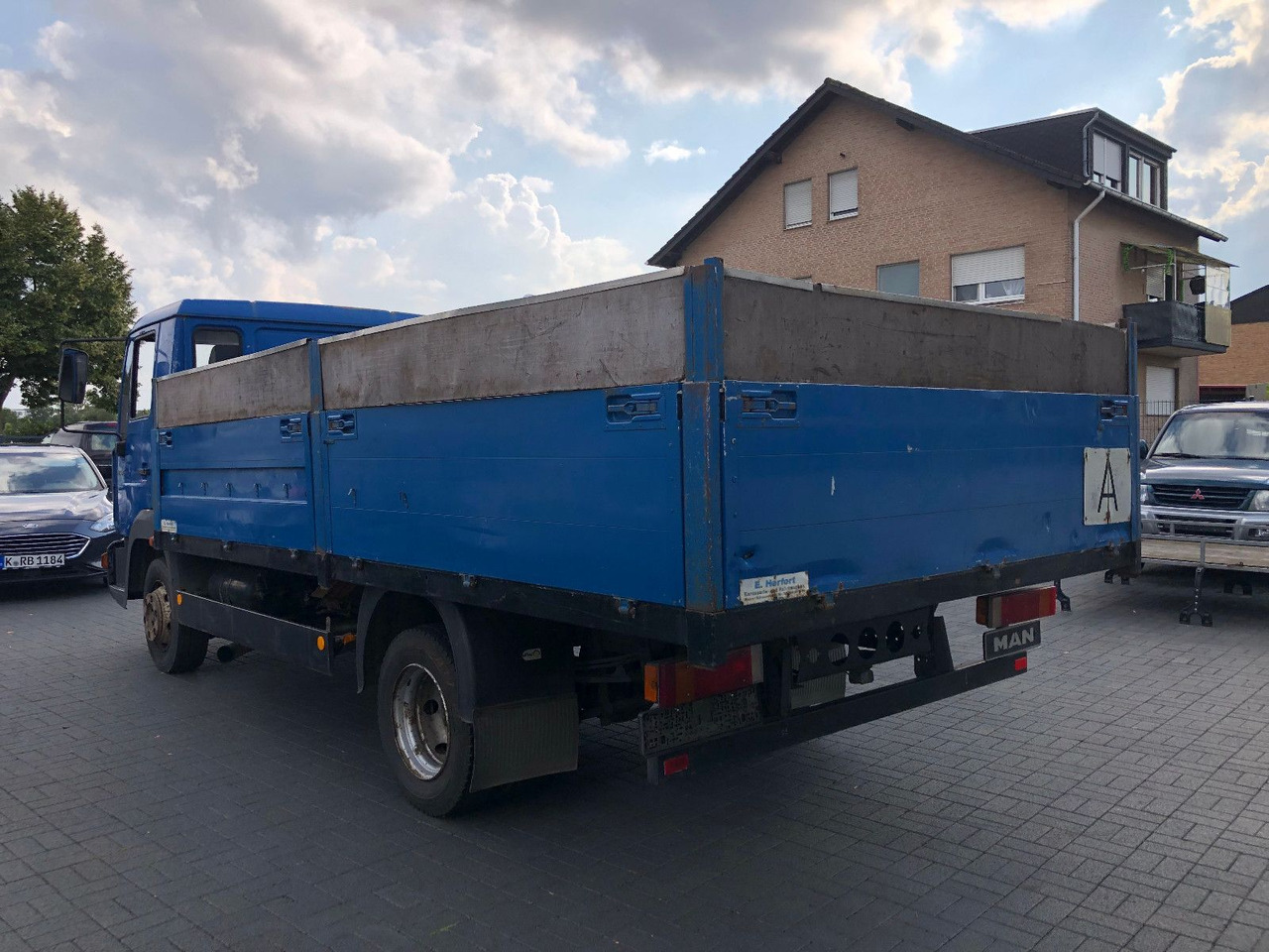 MAN LE 140 C Klima, Tempomat, TÜV 11-2025 - Platós kisteherautó: 2 kép. MAN LE 140 C Klima, Tempomat, TÜV 11-2025 - Platós kisteherautó: 2 kép.