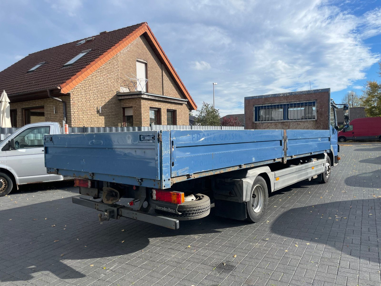 Mercedes-Benz Atego 818 Pritsche Euro 5 - Platós kisteherautó: 4 kép. Mercedes-Benz Atego 818 Pritsche Euro 5 - Platós kisteherautó: 4 kép.