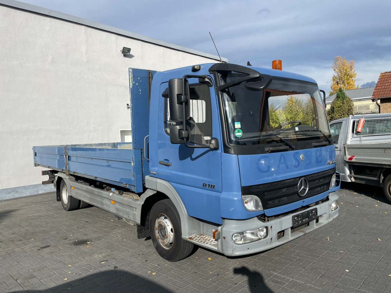 Mercedes-Benz Atego 818 Pritsche Euro 5 - Platós kisteherautó: 1 kép. Mercedes-Benz Atego 818 Pritsche Euro 5 - Platós kisteherautó: 1 kép.