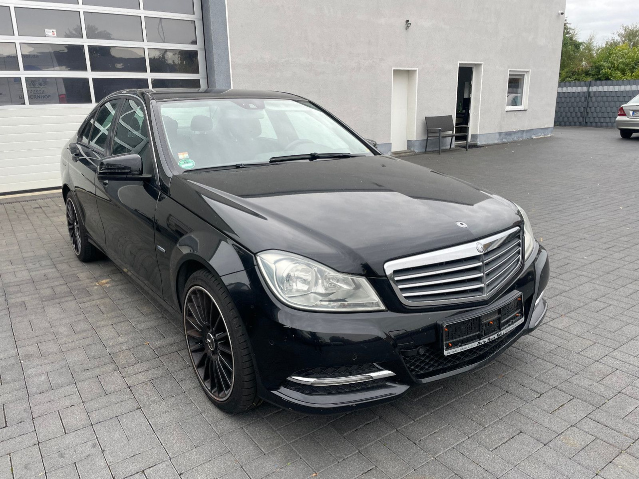 Mercedes-Benz C 180 C -Klasse Lim. C 180 CGI BlueEfficiency - Szedán: 1 kép. Mercedes-Benz C 180 C -Klasse Lim. C 180 CGI BlueEfficiency - Szedán: 1 kép.