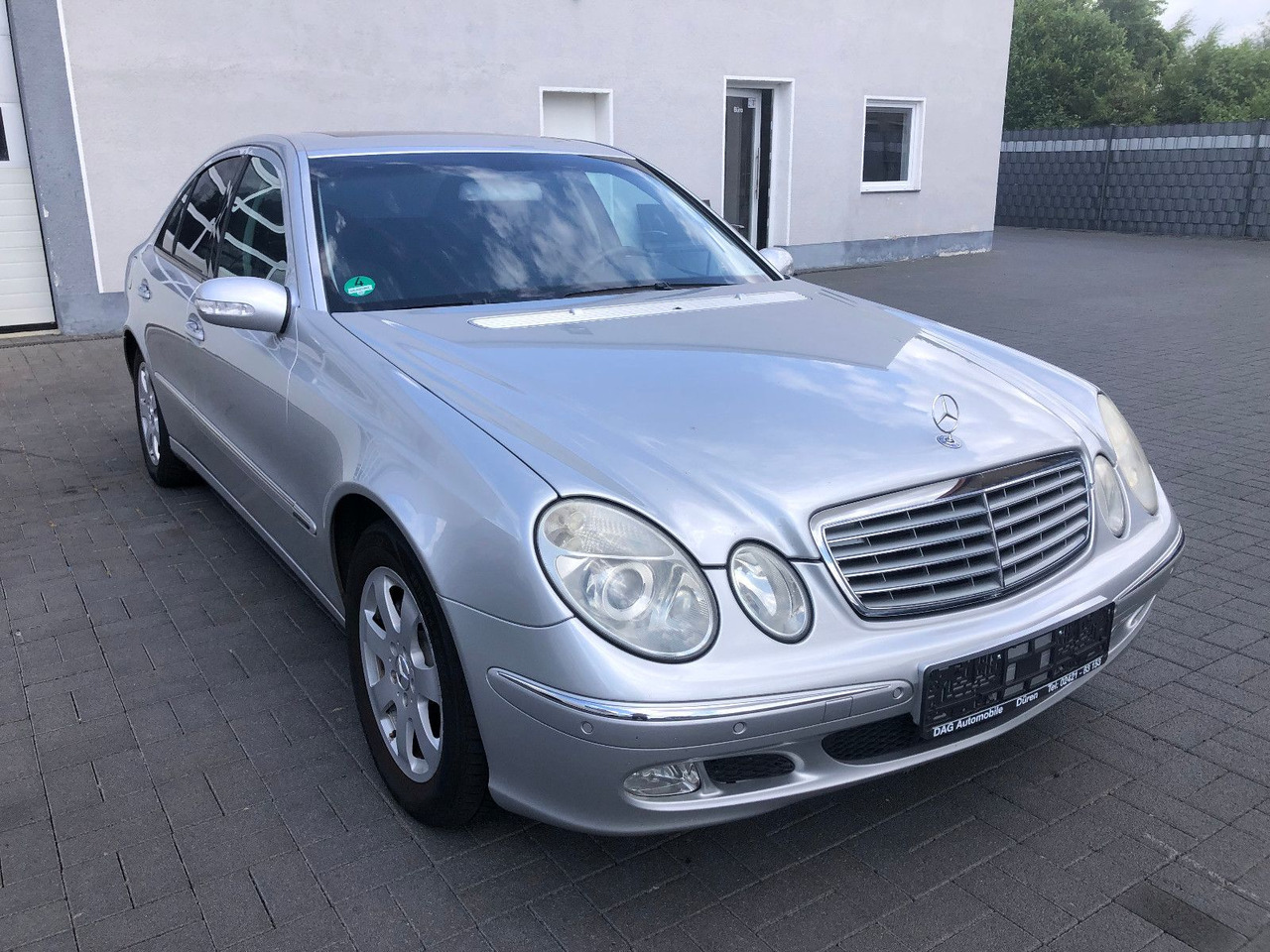 Mercedes-Benz E 240 E -Klasse Lim. Elegance - Szedán: 1 kép. Mercedes-Benz E 240 E -Klasse Lim. Elegance - Szedán: 1 kép.