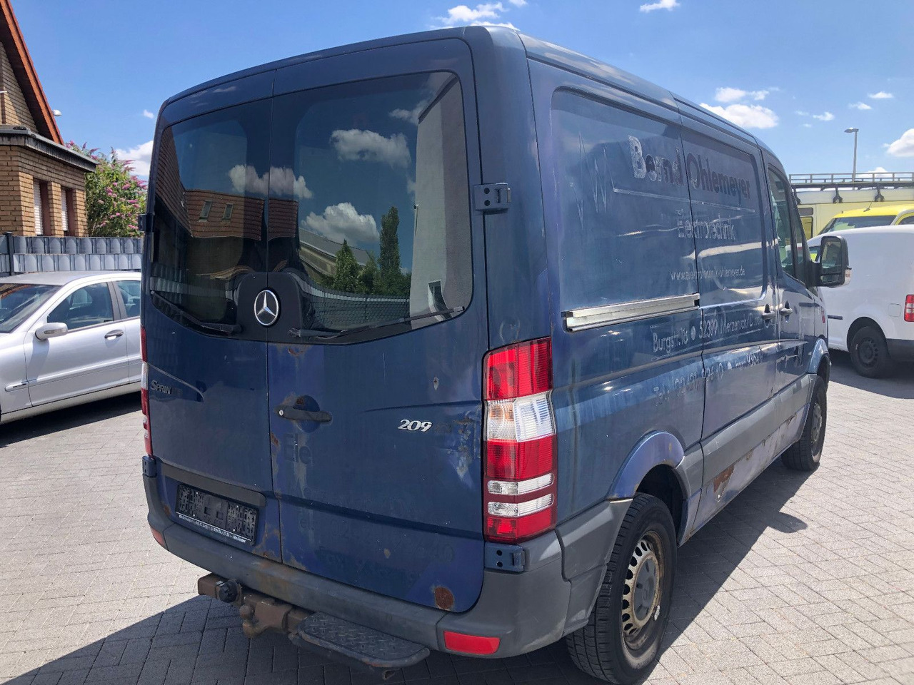 Mercedes-Benz Sprinter II Kasten 209 CDI - Kis furgon: 2 kép. Mercedes-Benz Sprinter II Kasten 209 CDI - Kis furgon: 2 kép.
