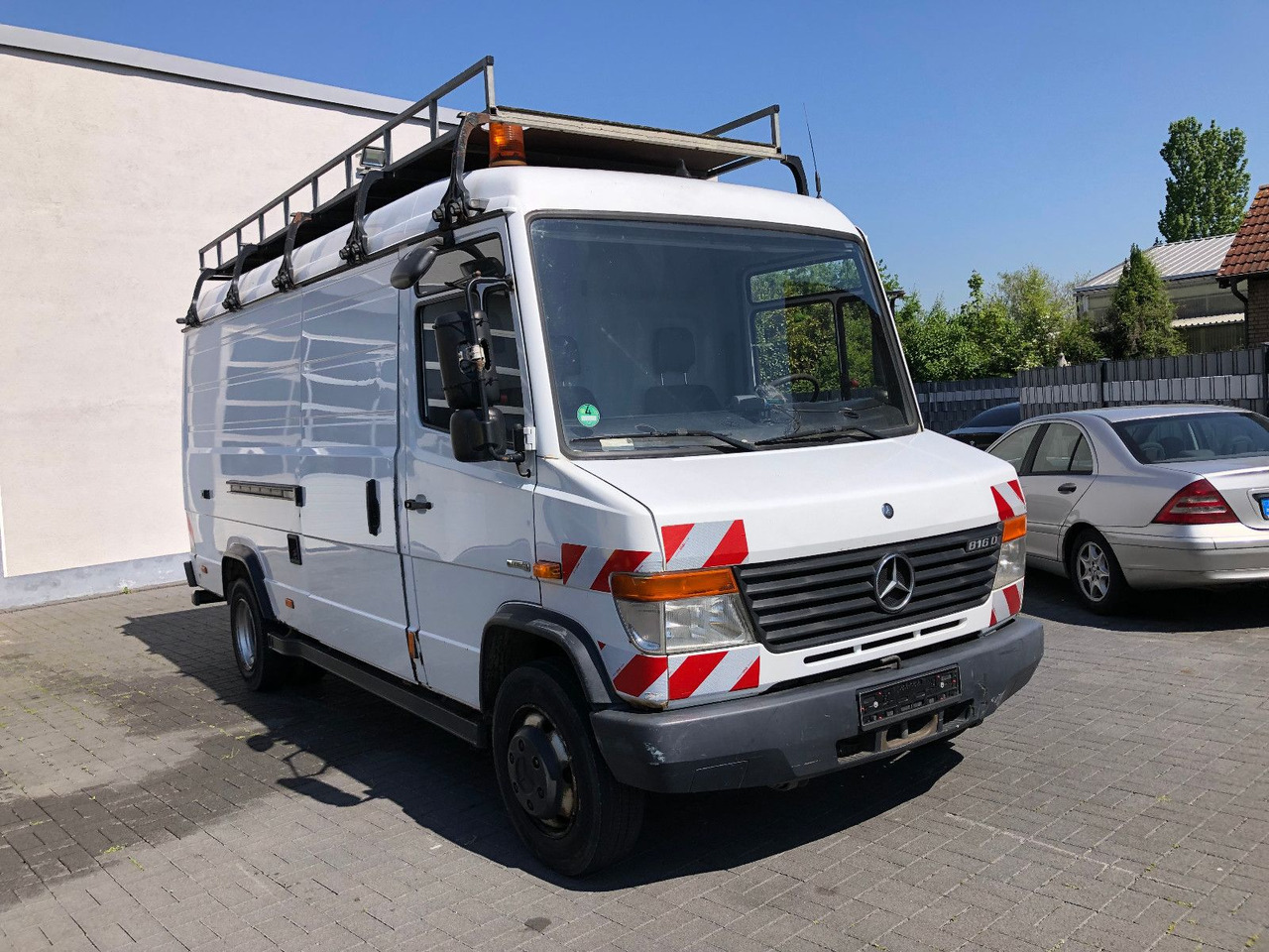 Mercedes-Benz Vario 816 - Furgon: 3 kép. Mercedes-Benz Vario 816 - Furgon: 3 kép.