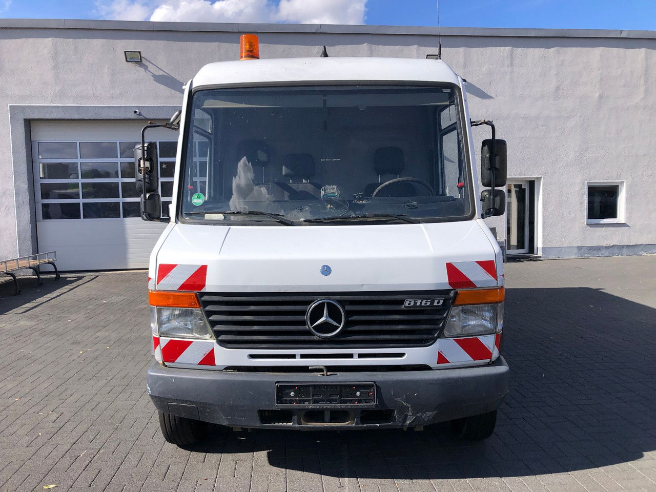 Mercedes-Benz Vario 816 - Furgon: 5 kép. Mercedes-Benz Vario 816 - Furgon: 5 kép.