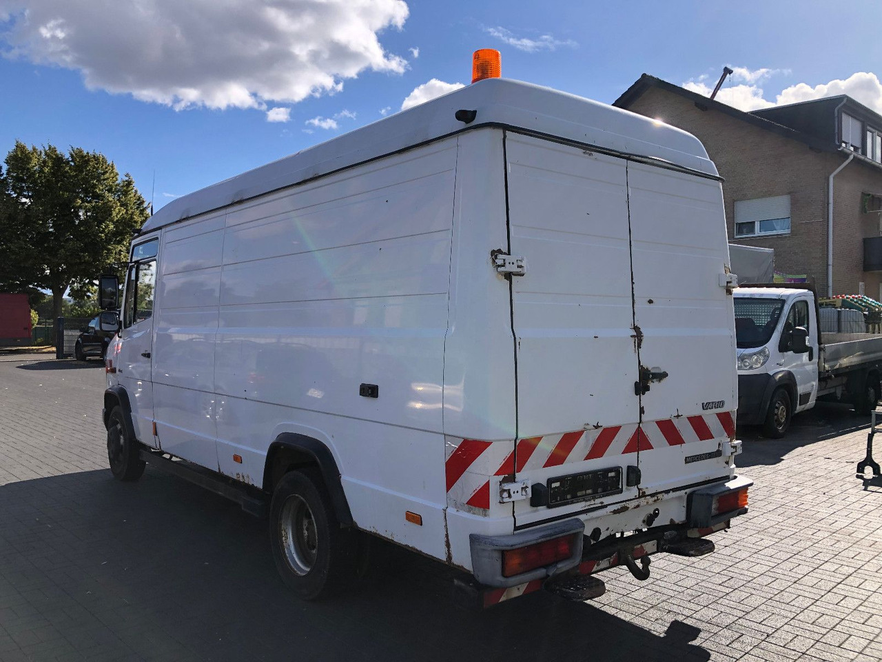 Mercedes-Benz Vario 816 - Furgon: 4 kép. Mercedes-Benz Vario 816 - Furgon: 4 kép.