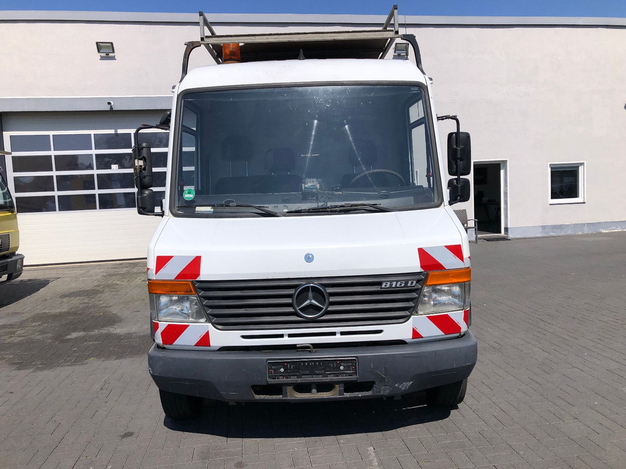 Mercedes-Benz Vario 816 - Furgon: 5 kép. Mercedes-Benz Vario 816 - Furgon: 5 kép.