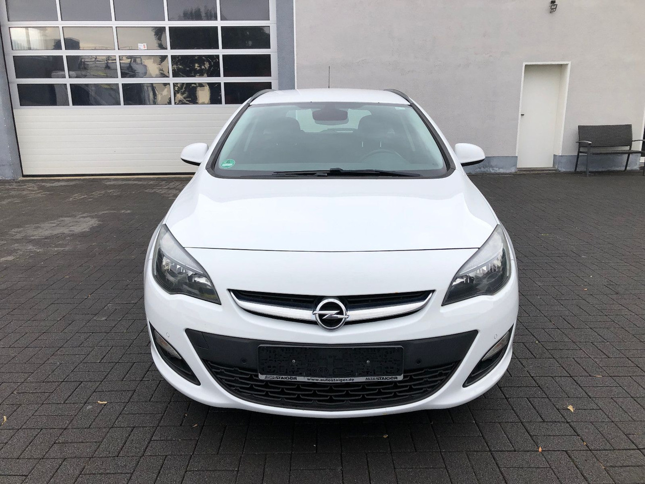 Opel Astra J 1.6 CDTi Sports Tourer Edition - Kombi: 5 kép. Opel Astra J 1.6 CDTi Sports Tourer Edition - Kombi: 5 kép.