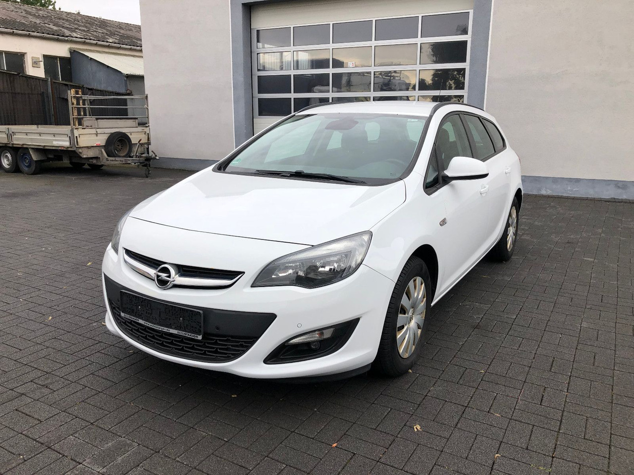 Opel Astra J 1.6 CDTi Sports Tourer Edition - Kombi: 1 kép. Opel Astra J 1.6 CDTi Sports Tourer Edition - Kombi: 1 kép.