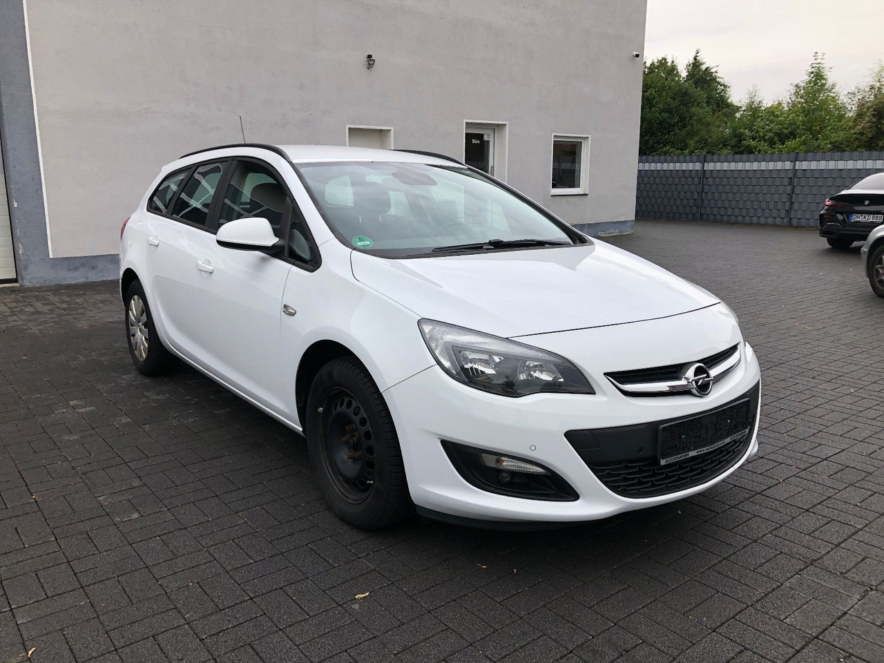 Opel Astra J 1.6 CDTi Sports Tourer Edition - Kombi: 3 kép. Opel Astra J 1.6 CDTi Sports Tourer Edition - Kombi: 3 kép.