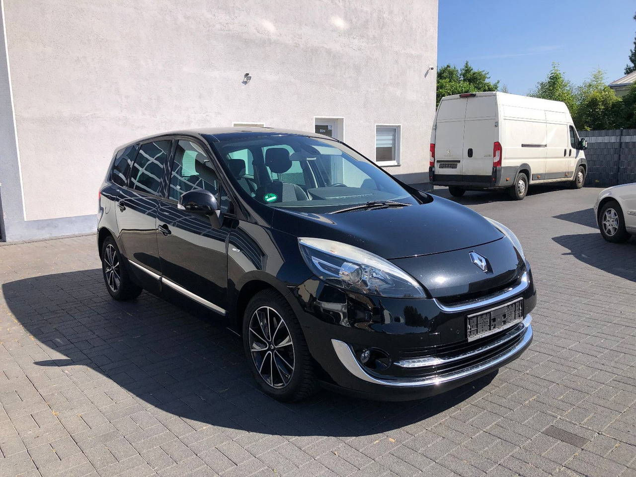 Renault Scenic Grand 2.0 dCi 150 BOSE Edition,Automatik - Kisbusz: 1 kép. Renault Scenic Grand 2.0 dCi 150 BOSE Edition,Automatik - Kisbusz: 1 kép.