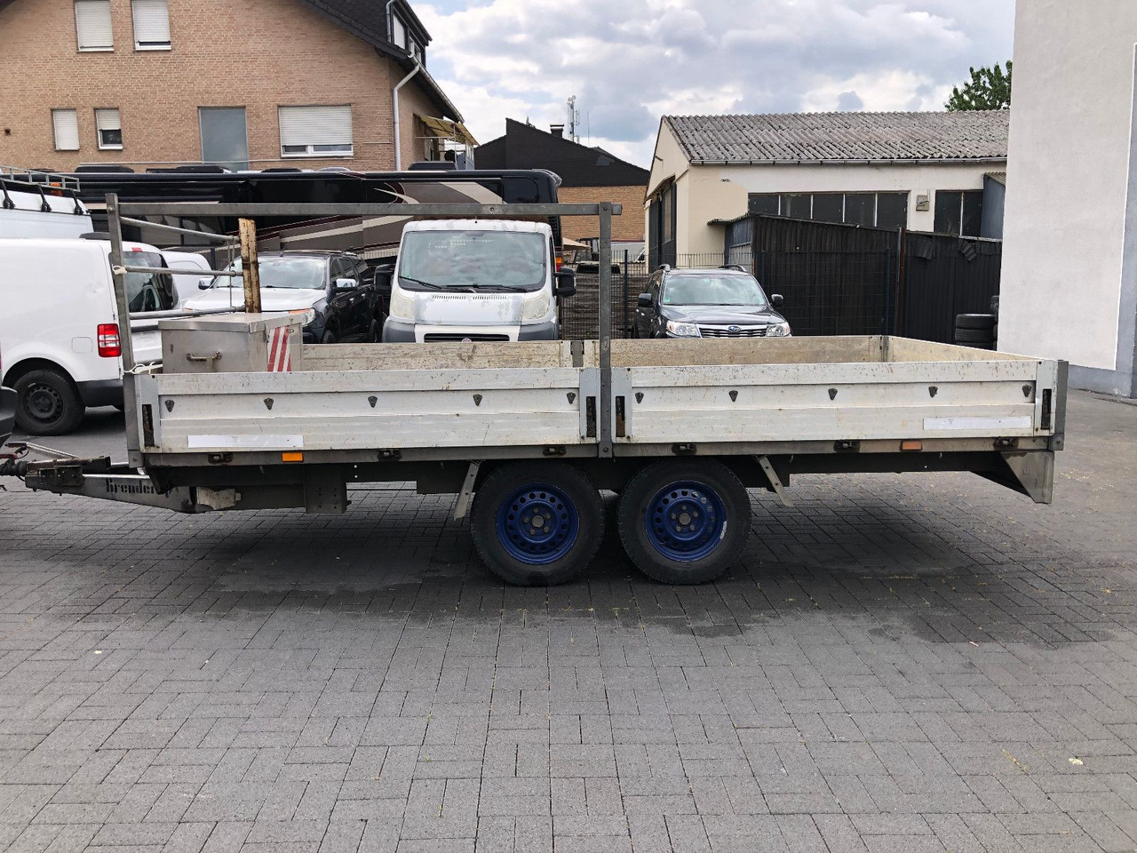 THULE D9 - 2500 kg GG, 4,20m. lang - Platós pótkocsi: 3 kép. THULE D9 - 2500 kg GG, 4,20m. lang - Platós pótkocsi: 3 kép.