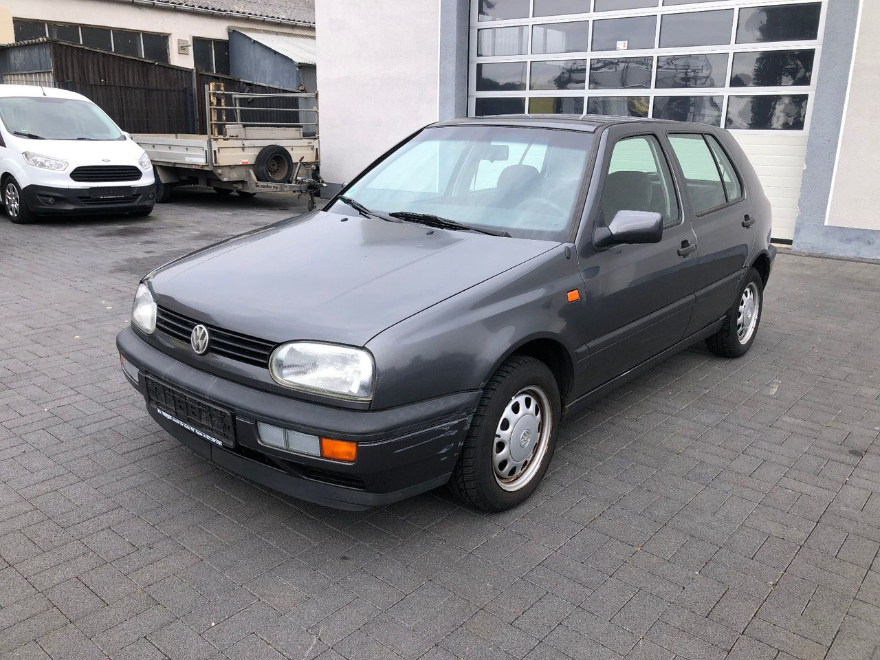 Volkswagen Golf 1.8 GL Klima - Szedán: 3 kép. Volkswagen Golf 1.8 GL Klima - Szedán: 3 kép.