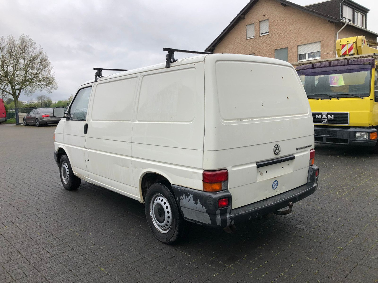 Volkswagen T4 - 1.9 TD - Kis furgon: 2 kép. Volkswagen T4 - 1.9 TD - Kis furgon: 2 kép.