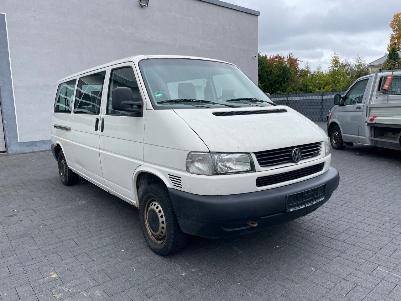 Volkswagen T4 Caravelle 2,5 TDI 75kW syncro lang, 9-Sitzer - Kisbusz: 1 kép. Volkswagen T4 Caravelle 2,5 TDI 75kW syncro lang, 9-Sitzer - Kisbusz: 1 kép.