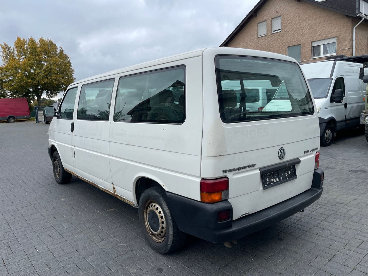 Volkswagen T4 Caravelle 2,5-l-Diesel TDI 75kW syncro lang - Kisbusz: 4 kép. Volkswagen T4 Caravelle 2,5-l-Diesel TDI 75kW syncro lang - Kisbusz: 4 kép.