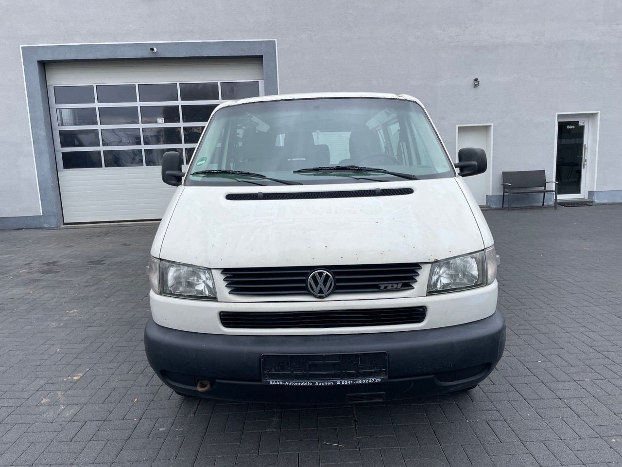 Volkswagen T4 Caravelle 2,5-l-Diesel TDI 75kW syncro lang - Kisbusz: 5 kép. Volkswagen T4 Caravelle 2,5-l-Diesel TDI 75kW syncro lang - Kisbusz: 5 kép.