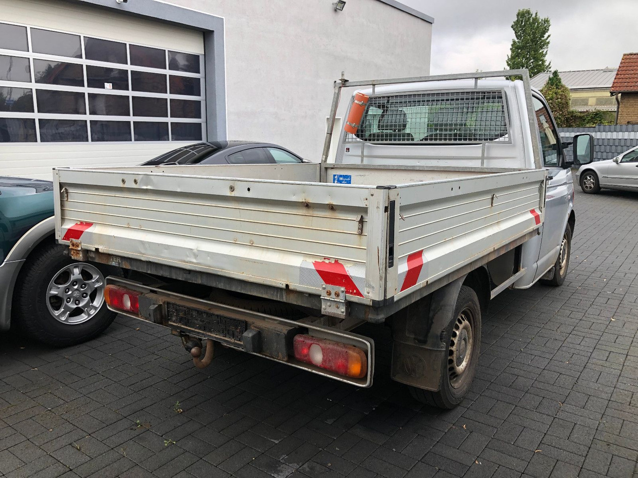 Volkswagen T5 1.9 TDI Transporter Pritsche - Platós kisteherautó: 4 kép. Volkswagen T5 1.9 TDI Transporter Pritsche - Platós kisteherautó: 4 kép.