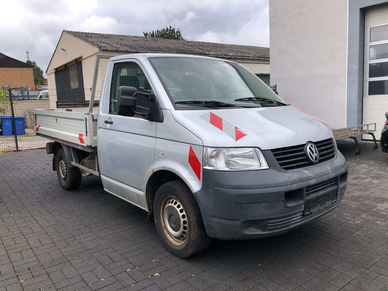 Volkswagen T5 1.9 TDI Transporter Pritsche - Platós kisteherautó: 3 kép. Volkswagen T5 1.9 TDI Transporter Pritsche - Platós kisteherautó: 3 kép.