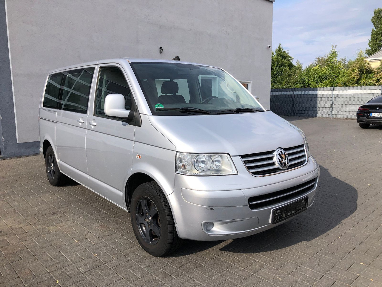 Volkswagen T5 1.9 TDi Caravelle, Comfortline 9-Sitzer - Kisbusz: 3 kép. Volkswagen T5 1.9 TDi Caravelle, Comfortline 9-Sitzer - Kisbusz: 3 kép.