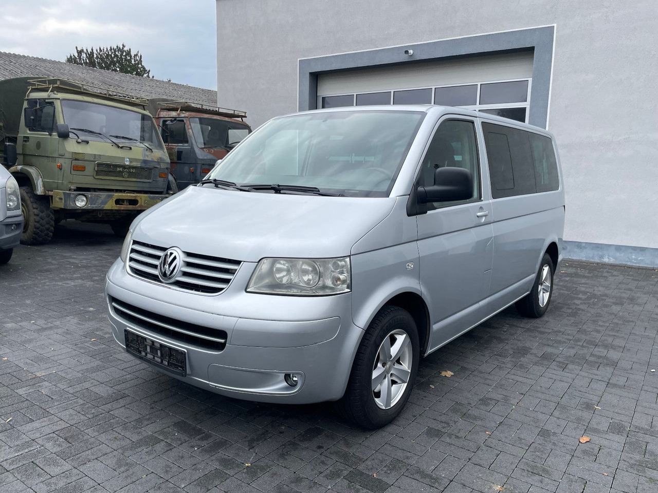 Volkswagen T5 2.5 TDi Caravelle 4Motion 8-Sitzer - Kisbusz: 3 kép. Volkswagen T5 2.5 TDi Caravelle 4Motion 8-Sitzer - Kisbusz: 3 kép.