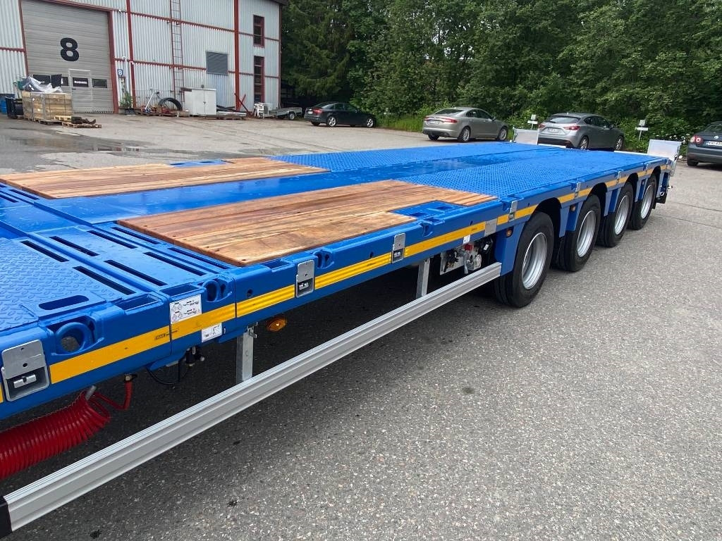 Faymonville Max Trailer, Max 4AA - Félpótkocsi mélybölcsős: 3 kép. Faymonville Max Trailer, Max 4AA - Félpótkocsi mélybölcsős: 3 kép.