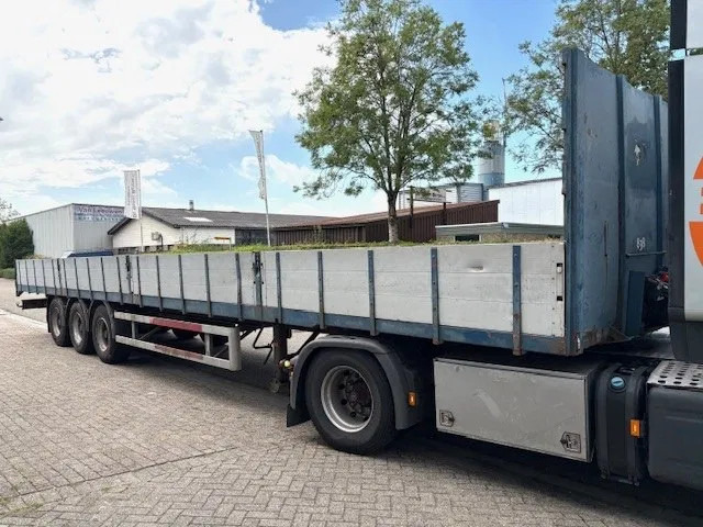 LAG 0-3-39-L 3-AXLE 13.60M. OPEN TRAILER WITH ALUMINIUM SIDE BORDS (FULL STEEL CHASSIS / DRUM BRAKES / ABS-BRAKE SYSTEM / WOODEN FLO - Platós félpótkocsi: 2 kép. LAG 0-3-39-L 3-AXLE 13.60M. OPEN TRAILER WITH ALUMINIUM SIDE BORDS (FULL STEEL CHASSIS / DRUM BRAKES / ABS-BRAKE SYSTEM / WOODEN FLO - Platós félpótkocsi: 2 kép.