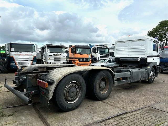 MAN 26.414 FNL-T (6-CILINDERHEADS) 6x4 CHASSIS (EURO 2 / ZF16 MANUAL GEARBOX / REDUCTION AXLES) - Alvaz teherautó: 3 kép. MAN 26.414 FNL-T (6-CILINDERHEADS) 6x4 CHASSIS (EURO 2 / ZF16 MANUAL GEARBOX / REDUCTION AXLES) - Alvaz teherautó: 3 kép.