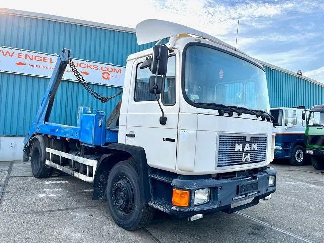 MAN F 18.232 (6 CILINDER) M90 WITH TELESCOPIC CONTAINER SYSTEM (8 GEARS MANUAL GEARBOX / EURO 1 (MECHANICAL PUMP AND INJECTORS)) - Konténerszállító: 2 kép. MAN F 18.232 (6 CILINDER) M90 WITH TELESCOPIC CONTAINER SYSTEM (8 GEARS MANUAL GEARBOX / EURO 1 (MECHANICAL PUMP AND INJECTORS)) - Konténerszállító: 2 kép.