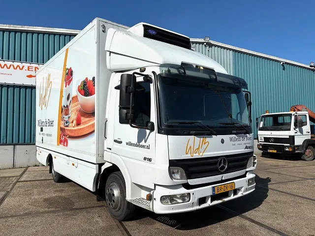 Mercedes-Benz Atego 816 L 4x2 ORIGINAL DUTCH COOLER TRUCK WITH CARRIER XARIOS 600D/E (MANUAL GEARBOX / AIRCONDITIONING / 2.000 KG. TAILLIFT) - Hűtős teherautó: 2 kép. Mercedes-Benz Atego 816 L 4x2 ORIGINAL DUTCH COOLER TRUCK WITH CARRIER XARIOS 600D/E (MANUAL GEARBOX / AIRCONDITIONING / 2.000 KG. TAILLIFT) - Hűtős teherautó: 2 kép.
