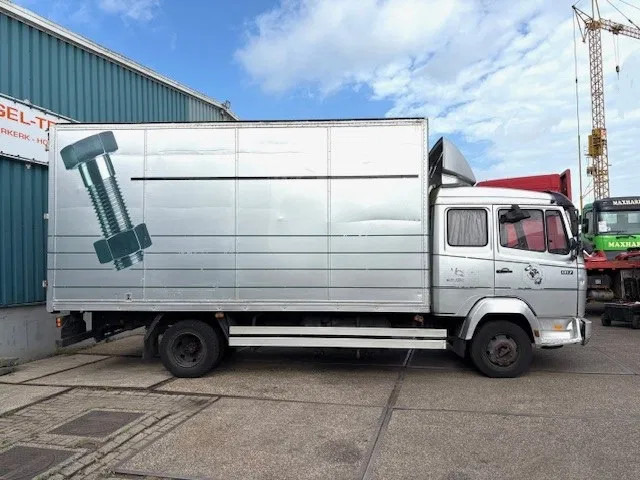 Mercedes-Benz LK 817 (6-CILINDER) ORIGINAL DUTCH TRUCK WITH CLOSED BOX (MANUAL GEARBOX / FULL STEEL SUSPENSION) - Dobozos felépítményű teherautó: 4 kép. Mercedes-Benz LK 817 (6-CILINDER) ORIGINAL DUTCH TRUCK WITH CLOSED BOX (MANUAL GEARBOX / FULL STEEL SUSPENSION) - Dobozos felépítményű teherautó: 4 kép.