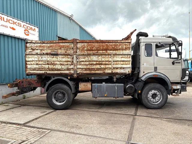 Mercedes-Benz SK 1838 K V8 4x2 FULL STEEL KIPPER (ZF16 MANUAL GEARBOX / FULL STEEL SUSPENSION / REDUCTION AXLE / P.T.O.) - Billenőplatós teherautó: 3 kép. Mercedes-Benz SK 1838 K V8 4x2 FULL STEEL KIPPER (ZF16 MANUAL GEARBOX / FULL STEEL SUSPENSION / REDUCTION AXLE / P.T.O.) - Billenőplatós teherautó: 3 kép.