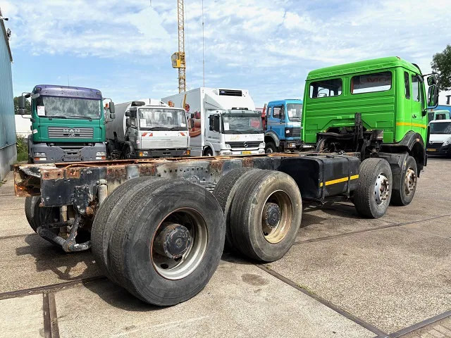 Mercedes-Benz SK 3335K 8x4 FULL STEEL CHASSIS (ZF16 MANUAL GEARBOX / RETARDER / FULL STEEL SUSPENSION / REDUCTION AXLES) - Alvaz teherautó: 3 kép. Mercedes-Benz SK 3335K 8x4 FULL STEEL CHASSIS (ZF16 MANUAL GEARBOX / RETARDER / FULL STEEL SUSPENSION / REDUCTION AXLES) - Alvaz teherautó: 3 kép.