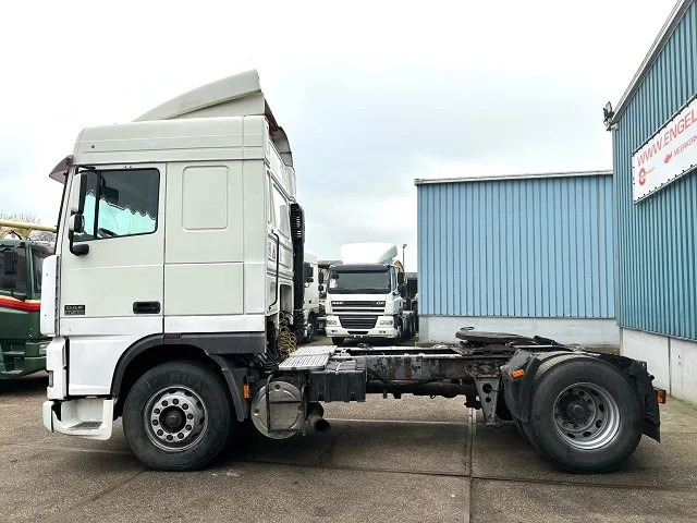 DAF 95.380 XF SPACECAB (EURO 2 (MECHANICAL PUMP & INJECTORS) / ZF16 MANUAL GEARBOX / AIRCONDITIONING) - Nyergesvontató: 5 kép. DAF 95.380 XF SPACECAB (EURO 2 (MECHANICAL PUMP & INJECTORS) / ZF16 MANUAL GEARBOX / AIRCONDITIONING) - Nyergesvontató: 5 kép.