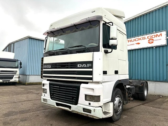DAF 95.380 XF SPACECAB (EURO 2 (MECHANICAL PUMP & INJECTORS) / ZF16 MANUAL GEARBOX / AIRCONDITIONING) - Nyergesvontató: 1 kép. DAF 95.380 XF SPACECAB (EURO 2 (MECHANICAL PUMP & INJECTORS) / ZF16 MANUAL GEARBOX / AIRCONDITIONING) - Nyergesvontató: 1 kép.