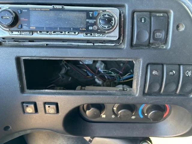 Nyergesvontató DAF 95.380 XF SPACECAB (EURO 2 / ZF16 MANUAL GEARBOX / D.E.B. ENGINE BRAKE / AIRCONDITIONING): 9 kép.