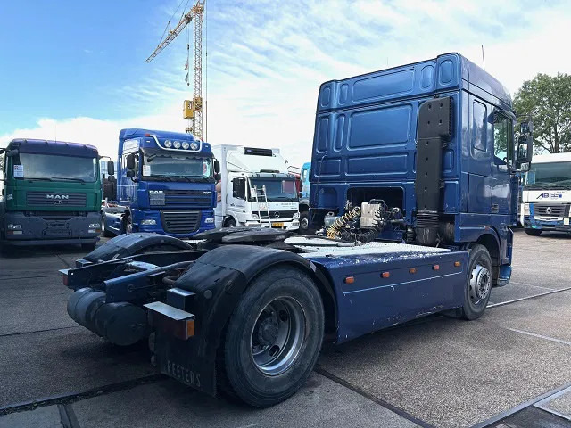 DAF 95.380 XF SPACECAB (EURO 2 / ZF16 MANUAL GEARBOX / HYDRAULIC KIT / P.T.O. / SIDE SKIRTS / AIRCONDITIONING) - Nyergesvontató: 3 kép. DAF 95.380 XF SPACECAB (EURO 2 / ZF16 MANUAL GEARBOX / HYDRAULIC KIT / P.T.O. / SIDE SKIRTS / AIRCONDITIONING) - Nyergesvontató: 3 kép.