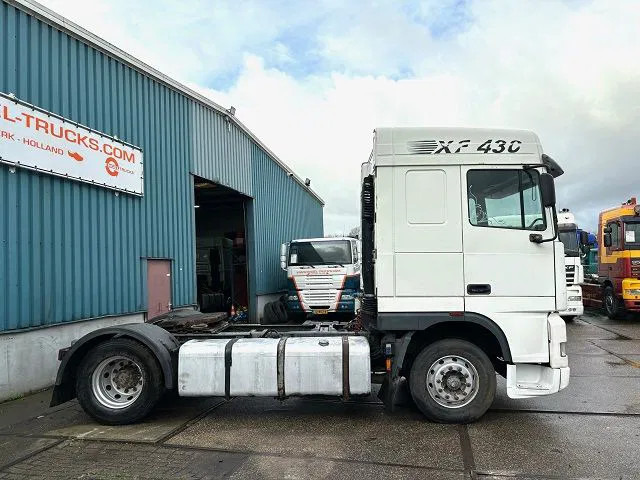 DAF 95.430 XF SPACECAB (EURO 3 / ZF16 MANUAL GEARBOX / ZF-INTARDER / AIRCONDITIONING) - Nyergesvontató: 4 kép. DAF 95.430 XF SPACECAB (EURO 3 / ZF16 MANUAL GEARBOX / ZF-INTARDER / AIRCONDITIONING) - Nyergesvontató: 4 kép.