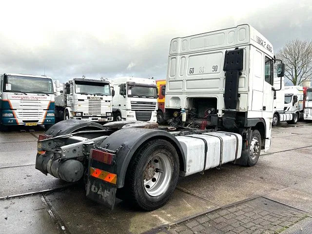 DAF 95.430 XF SPACECAB (EURO 3 / ZF16 MANUAL GEARBOX / ZF-INTARDER / AIRCONDITIONING) - Nyergesvontató: 3 kép. DAF 95.430 XF SPACECAB (EURO 3 / ZF16 MANUAL GEARBOX / ZF-INTARDER / AIRCONDITIONING) - Nyergesvontató: 3 kép.