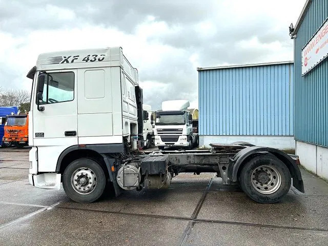 DAF 95.430 XF SPACECAB (EURO 3 / ZF16 MANUAL GEARBOX / ZF-INTARDER / AIRCONDITIONING) - Nyergesvontató: 5 kép. DAF 95.430 XF SPACECAB (EURO 3 / ZF16 MANUAL GEARBOX / ZF-INTARDER / AIRCONDITIONING) - Nyergesvontató: 5 kép.