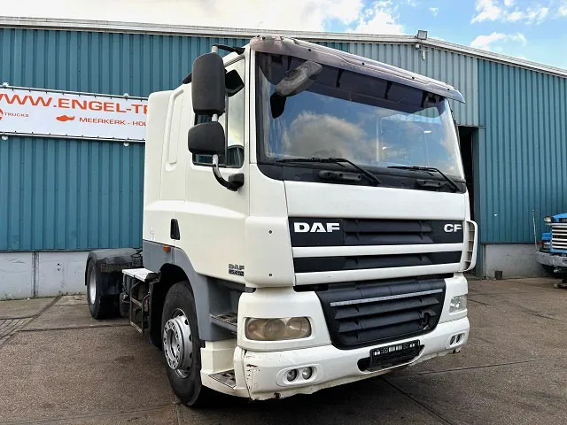 DAF CF 85.410 4x2 SLEEPERCAB (ZF16 MANUAL GEARBOX / EURO 5 / AIRCONDITIONING) - Nyergesvontató: 2 kép. DAF CF 85.410 4x2 SLEEPERCAB (ZF16 MANUAL GEARBOX / EURO 5 / AIRCONDITIONING) - Nyergesvontató: 2 kép.