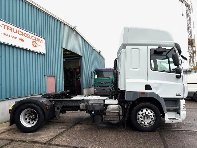DAF CF 85.460 SPACECAB 4x2 (AS-TRONIC / MX-BRAKE / AIRCONDITIONING / ADR-VLG / FRIDGE / EURO 5 / ETC.) - Nyergesvontató: 4 kép. DAF CF 85.460 SPACECAB 4x2 (AS-TRONIC / MX-BRAKE / AIRCONDITIONING / ADR-VLG / FRIDGE / EURO 5 / ETC.) - Nyergesvontató: 4 kép.