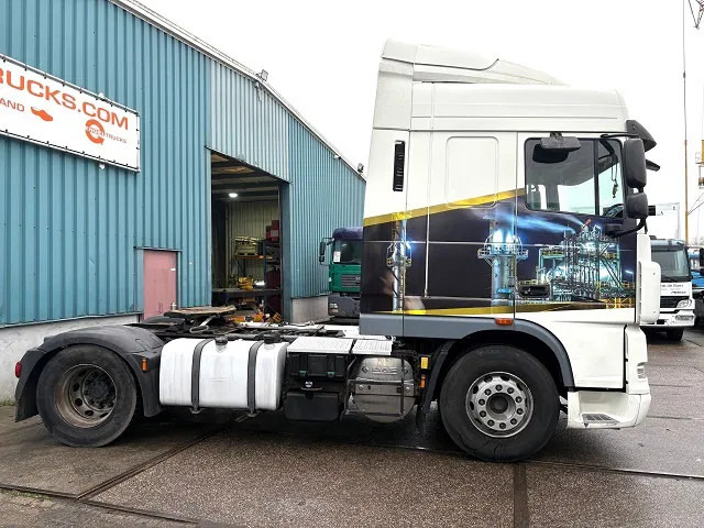 DAF XF 105.460 ATE SPACEAB 4x2 (EURO 5 / ZF MANUAL GEARBOX / ZF-INTARDER / HYDRAULIC KIT / P.T.O. / AIRCONDITIONING / ETC.) - Nyergesvontató: 4 kép. DAF XF 105.460 ATE SPACEAB 4x2 (EURO 5 / ZF MANUAL GEARBOX / ZF-INTARDER / HYDRAULIC KIT / P.T.O. / AIRCONDITIONING / ETC.) - Nyergesvontató: 4 kép.