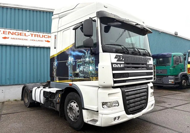 DAF XF 105.460 ATE SPACEAB 4x2 (EURO 5 / ZF MANUAL GEARBOX / ZF-INTARDER / HYDRAULIC KIT / P.T.O. / AIRCONDITIONING / ETC.) - Nyergesvontató: 2 kép. DAF XF 105.460 ATE SPACEAB 4x2 (EURO 5 / ZF MANUAL GEARBOX / ZF-INTARDER / HYDRAULIC KIT / P.T.O. / AIRCONDITIONING / ETC.) - Nyergesvontató: 2 kép.