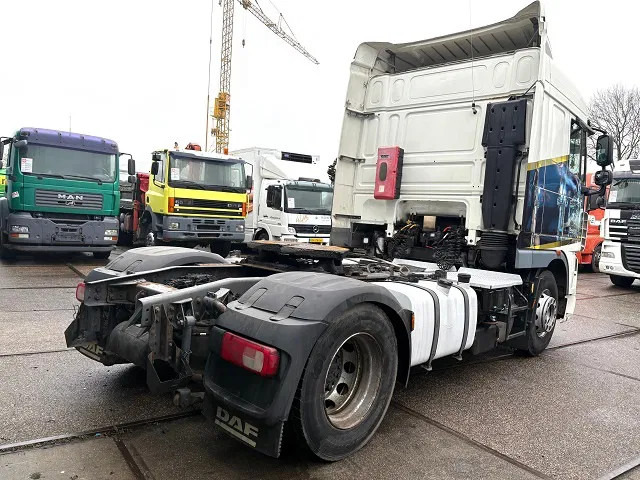 DAF XF 105.460 ATE SPACEAB 4x2 (EURO 5 / ZF MANUAL GEARBOX / ZF-INTARDER / HYDRAULIC KIT / P.T.O. / AIRCONDITIONING / ETC.) - Nyergesvontató: 3 kép. DAF XF 105.460 ATE SPACEAB 4x2 (EURO 5 / ZF MANUAL GEARBOX / ZF-INTARDER / HYDRAULIC KIT / P.T.O. / AIRCONDITIONING / ETC.) - Nyergesvontató: 3 kép.
