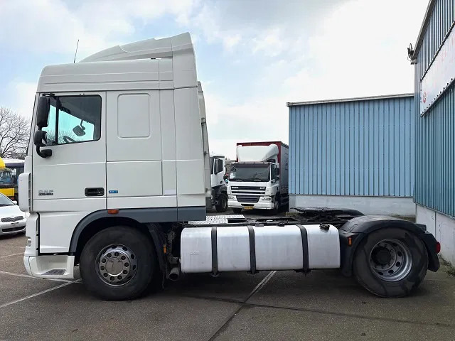 DAF XF 105.460 ATE SPACECAB 4x2 ONLY 835.500 KM (ZF-MANUAL GEARBOX / ZF-INTARDER / AIRCONDITIONING / EURO 5) - Nyergesvontató: 4 kép. DAF XF 105.460 ATE SPACECAB 4x2 ONLY 835.500 KM (ZF-MANUAL GEARBOX / ZF-INTARDER / AIRCONDITIONING / EURO 5) - Nyergesvontató: 4 kép.