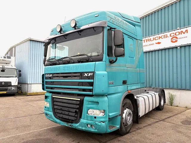 DAF XF 105.460 ATE SPACECAB (EURO 5 / ZF MANUAL GEARBOX / P.T.O. / AIRCONDITIONING / FRIDGE UNDER BED / ETC.) - Nyergesvontató: 1 kép. DAF XF 105.460 ATE SPACECAB (EURO 5 / ZF MANUAL GEARBOX / P.T.O. / AIRCONDITIONING / FRIDGE UNDER BED / ETC.) - Nyergesvontató: 1 kép.