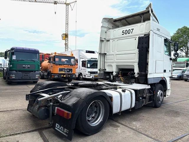 DAF XF 105.460 SPACECAB (4 IDENTICAL UNITS AVAILBLE) (ZF16 MANUAL GEARBOX / MX-BRAKE / 870+430 LITER TANK / FRIDGE / AIRCONDITIONING - Nyergesvontató: 3 kép. DAF XF 105.460 SPACECAB (4 IDENTICAL UNITS AVAILBLE) (ZF16 MANUAL GEARBOX / MX-BRAKE / 870+430 LITER TANK / FRIDGE / AIRCONDITIONING - Nyergesvontató: 3 kép.