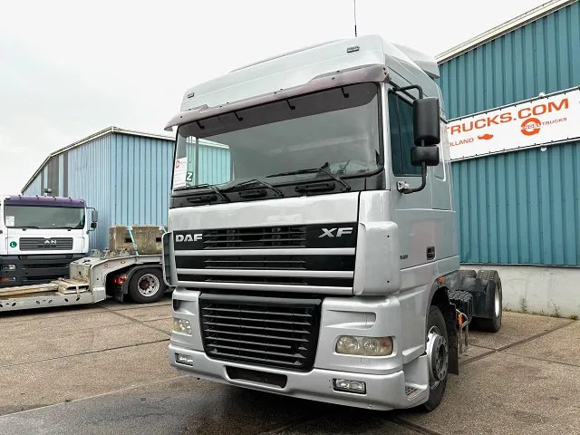DAF XF 95.430 SPACECAB 4x2 (EURO 4 / ZF16 MANUAL GEARBOX / AIRCONDITIONING) - Nyergesvontató: 1 kép. DAF XF 95.430 SPACECAB 4x2 (EURO 4 / ZF16 MANUAL GEARBOX / AIRCONDITIONING) - Nyergesvontató: 1 kép.